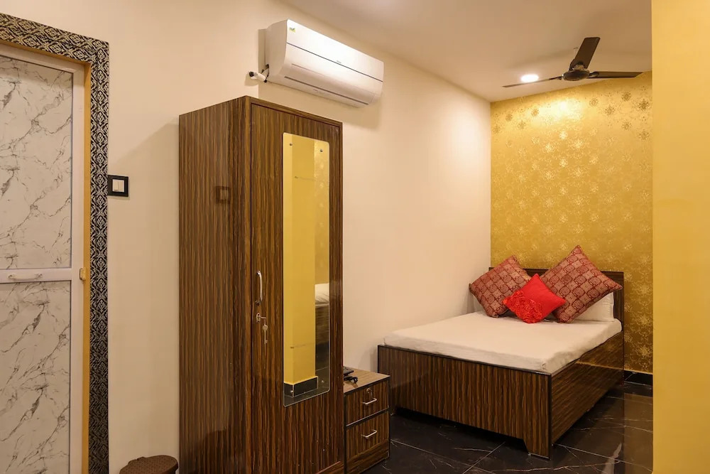 Hotel O Golden Suites