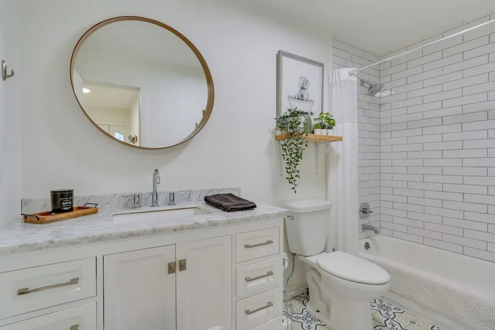 Charming Swan Lake Apartment w/ Deck!