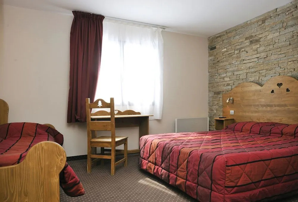 Agudes Hotel