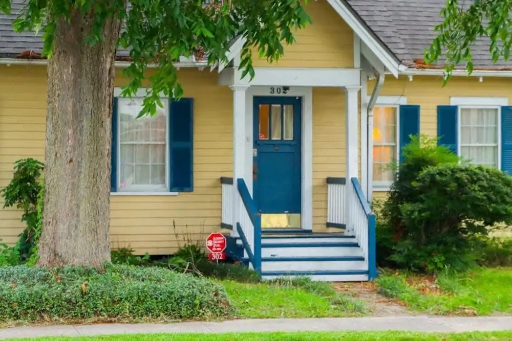 Spacious Corporate Lodging in Downtown Lafayette