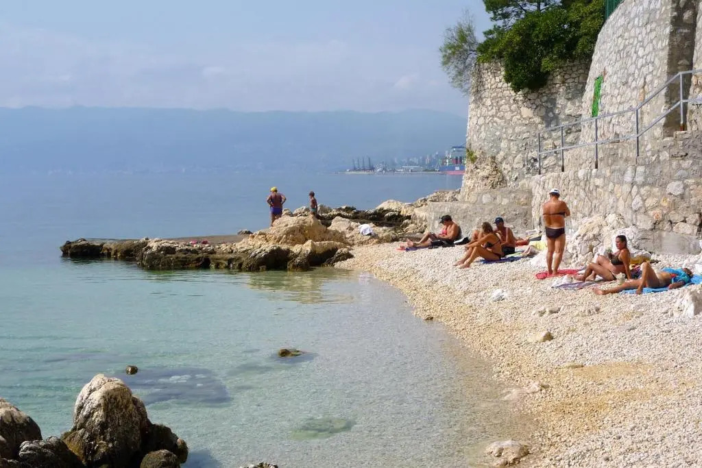 Apartments with WiFi Rijeka - 18659