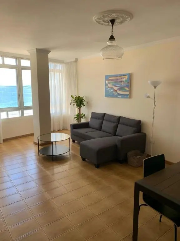 Piso en el malecón de Riveira con vistas a las Rias Baixas. Ideal para familias. 140m