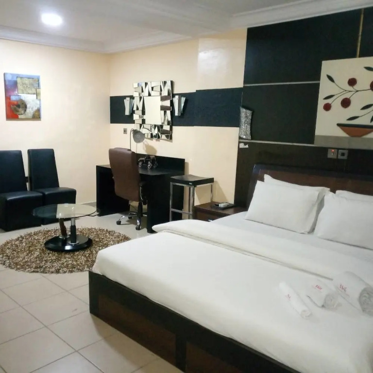 Swanky Suites in Grandview