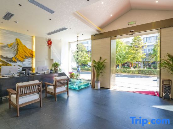 Zhuya Huating Hotel (the Old Town of Lijiang North Gate Waterwheel Store)