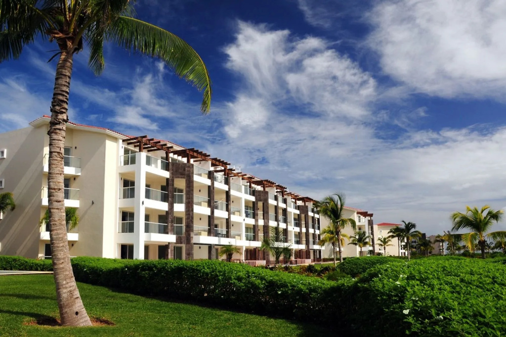 MareAzul Family Beach Condohotel