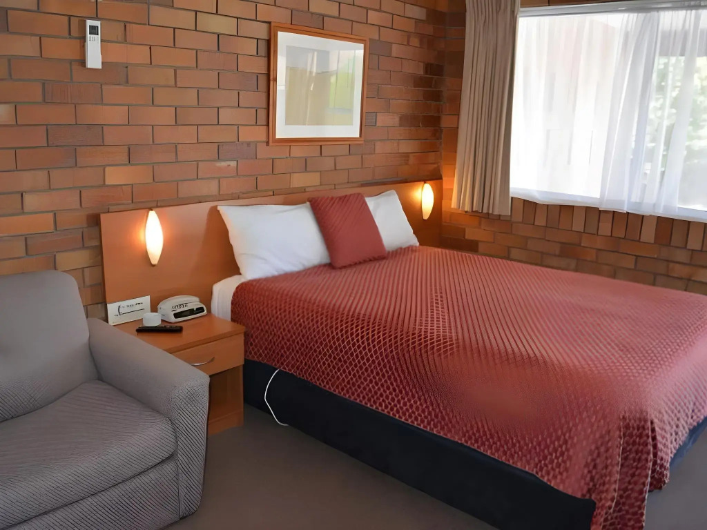 Peter Allen Motor Inn