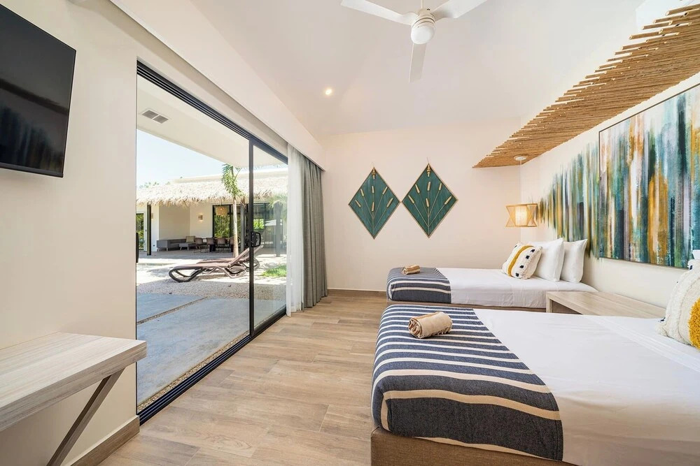 New Oasis in Gated Community With Pool Breakfast