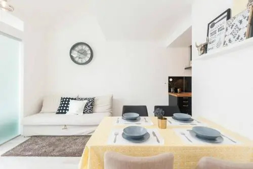 Kent Ridge Loft, Sokolska