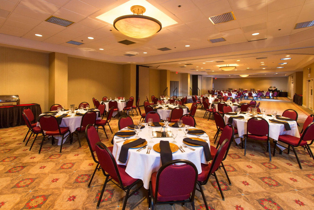 Embassy Suites by Hilton Tulsa I-44
