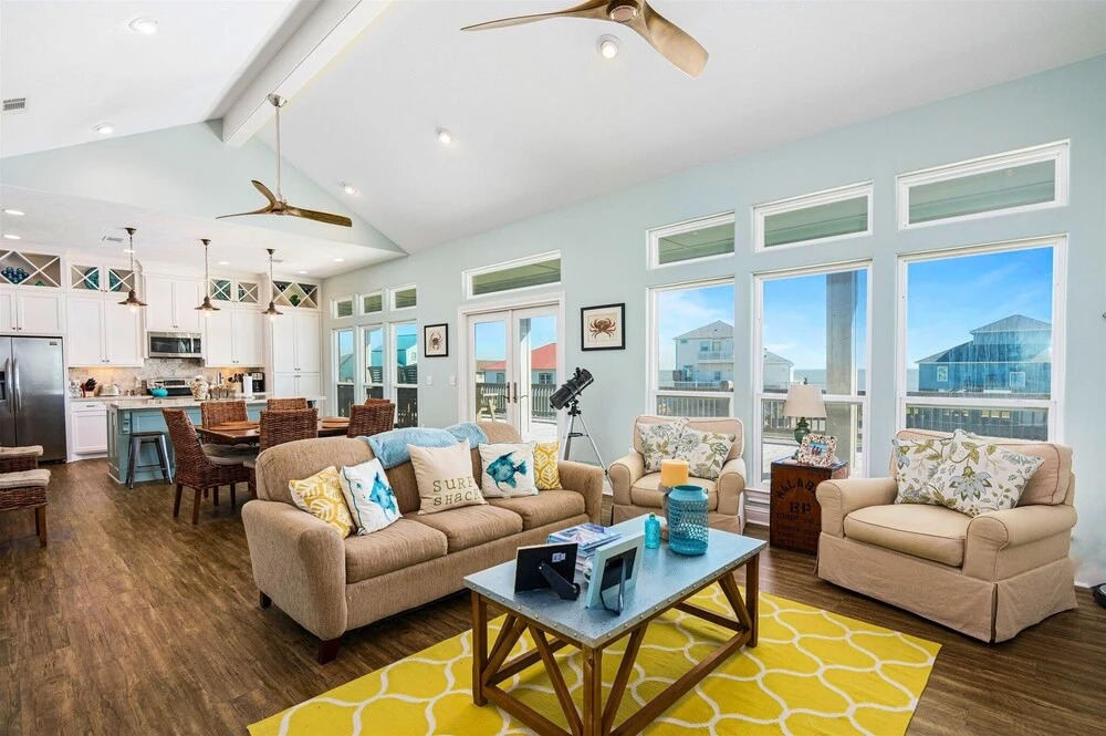 Sweetsol 4 Bedroom Home by RedAwning