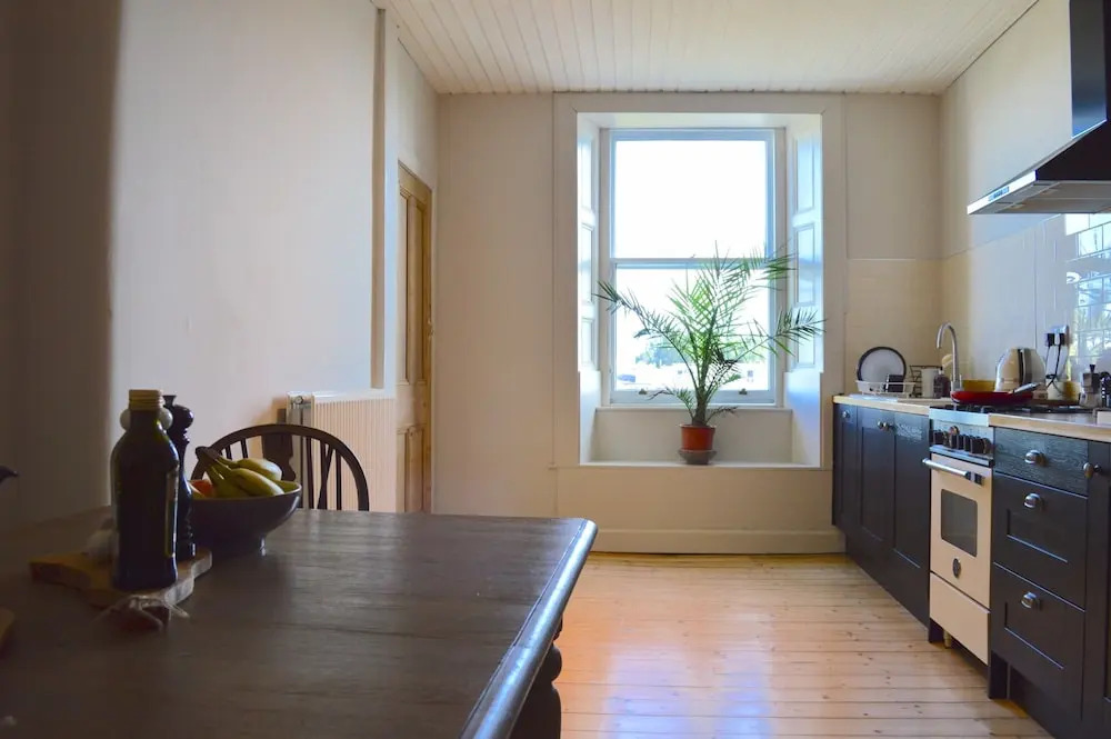 2 Bedroom Flat With Views of Holyrood