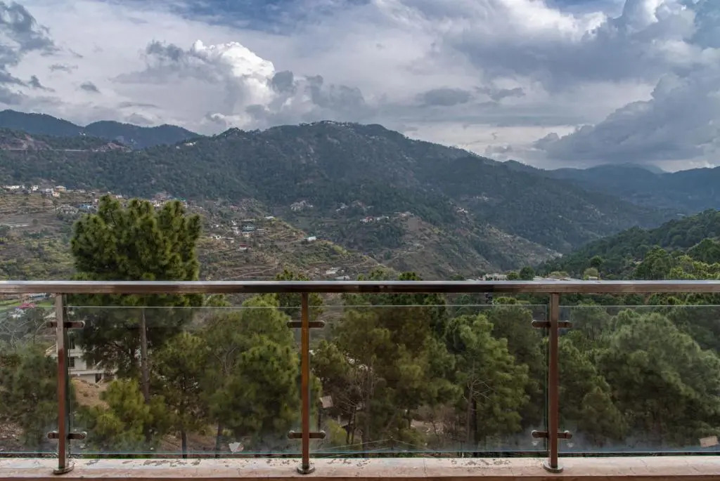 Himalyan Hills I Serviced apt I Nature I Chef I Kasauli
