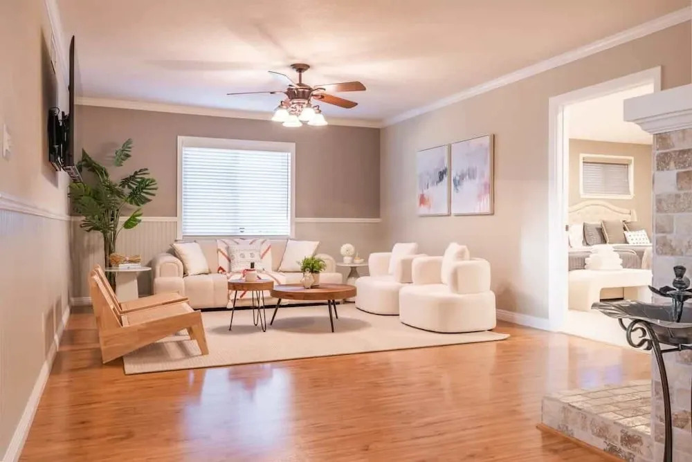 Marbella Lane - Charming 4BR Bungalo for Relaxing Retreat