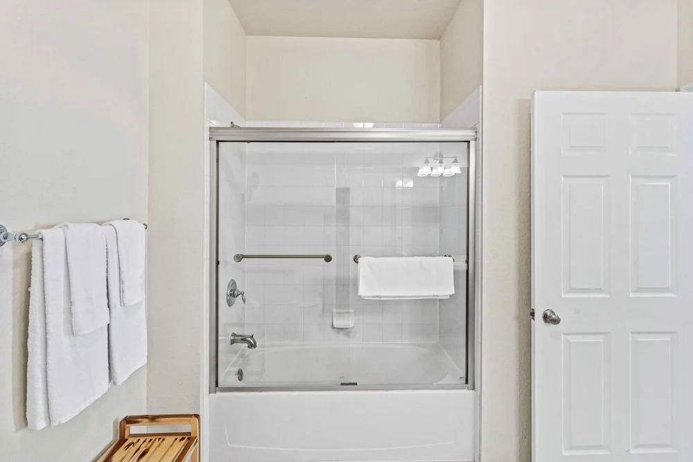 First Floor Vista Cay Condo W/free Resort Access!