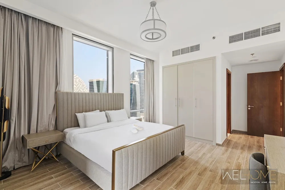 WelHome - 3BR Apt Located Directly on the Dubai Water Canal