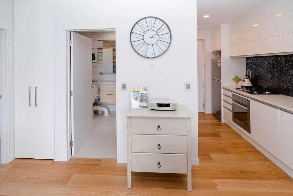 Ivory Newmarket Top Level Modern 2 Bd Apt