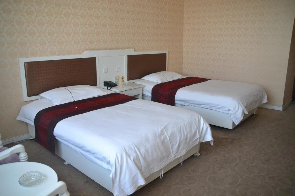 Yining Huarui Business Hotel