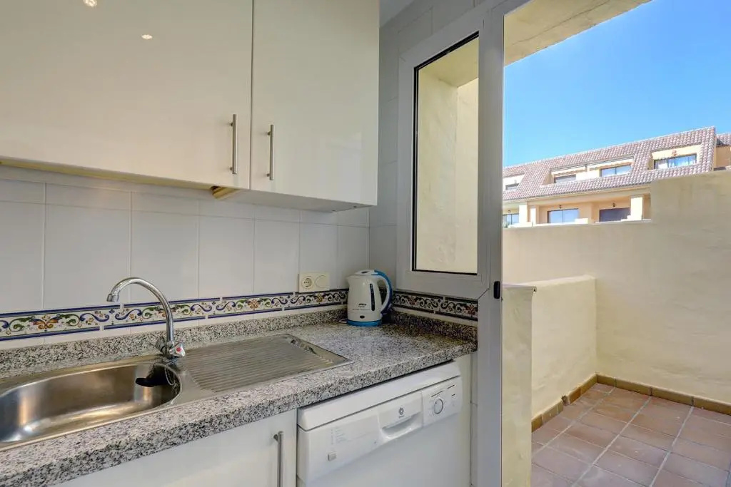 Duquesa Village Apartment - 2 Bed/2 Bath apartment with panoramic sea views