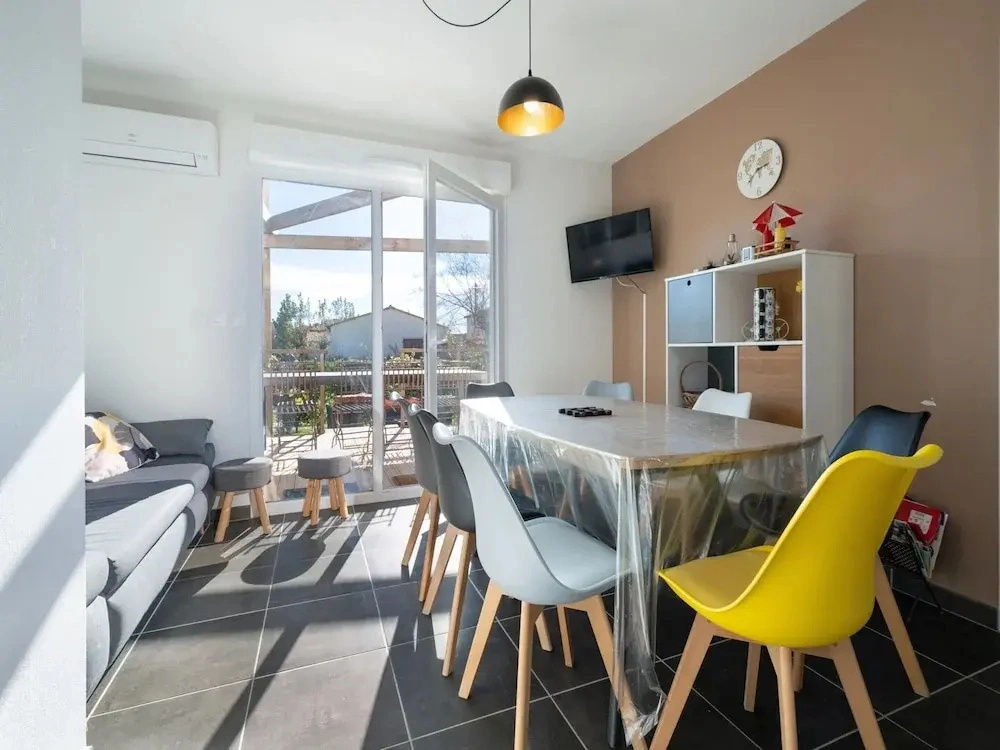 Spacious Stay by Serignan Sea