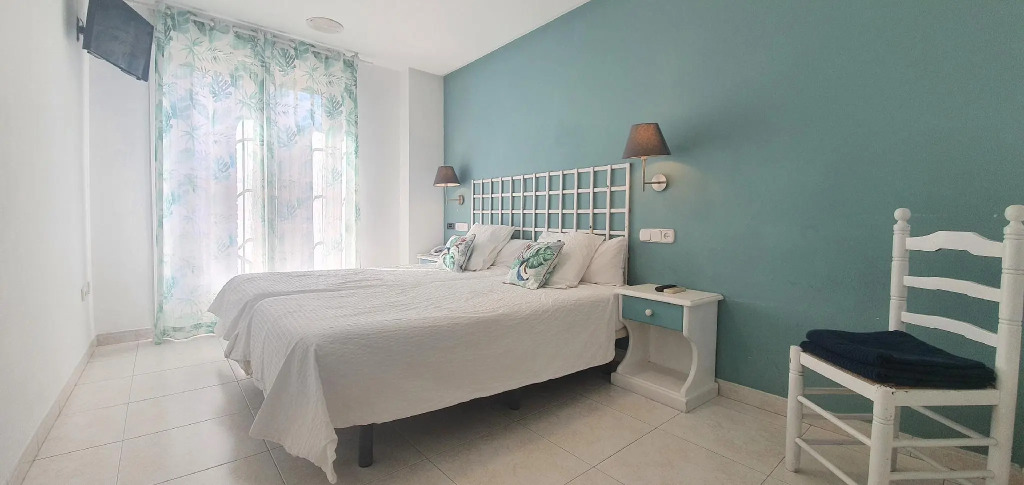 Hugo Beach Hotel & Apartments