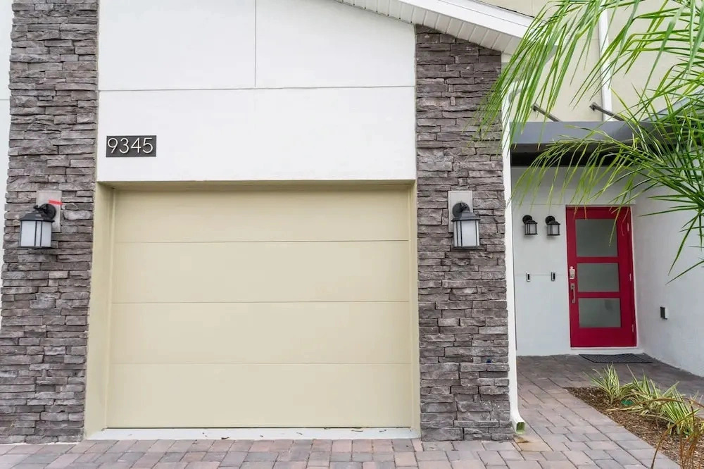 Townhouse 3 BR, 2.5 BA Villa Sleeps 10