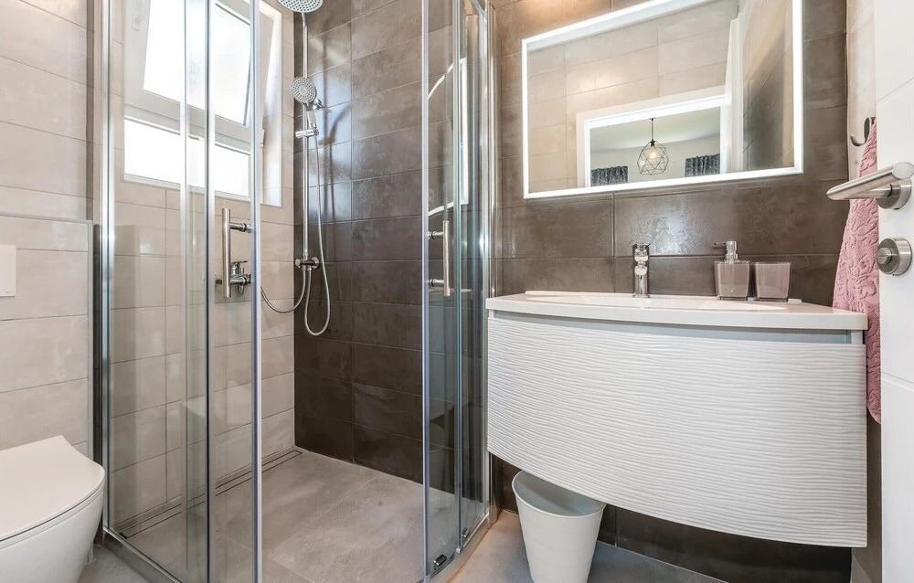 Luxurious Home In Betina