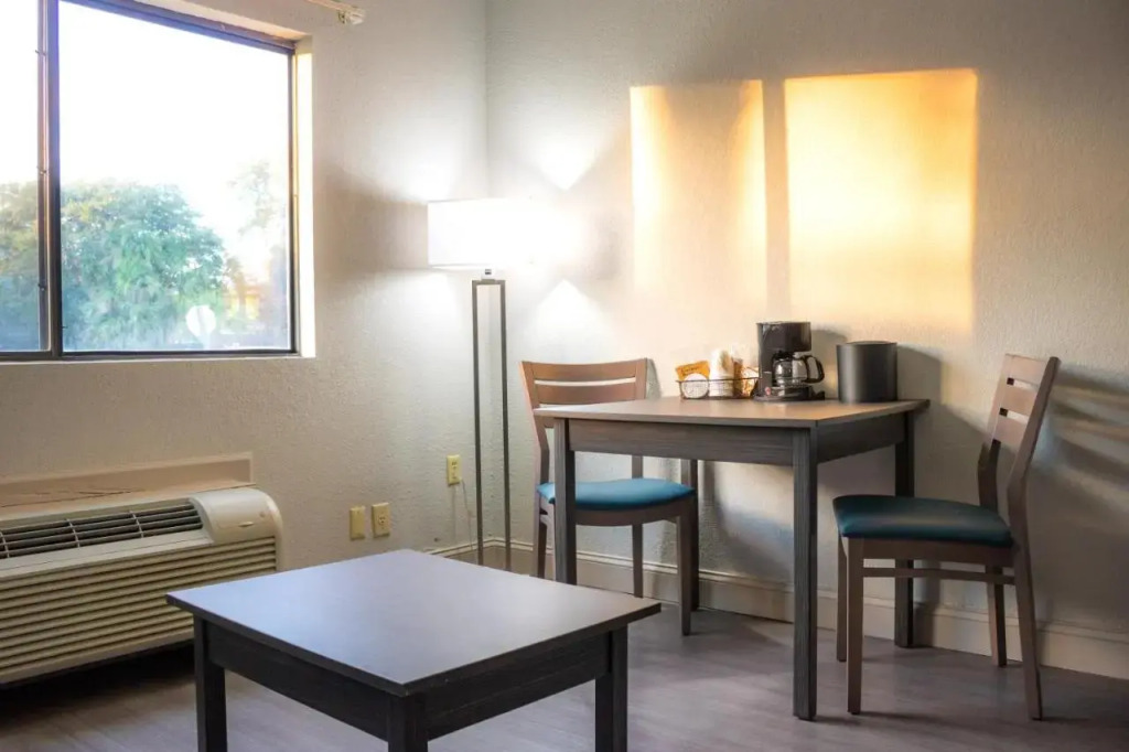 Howard Johnson Inn Tybee Island Savannah GA