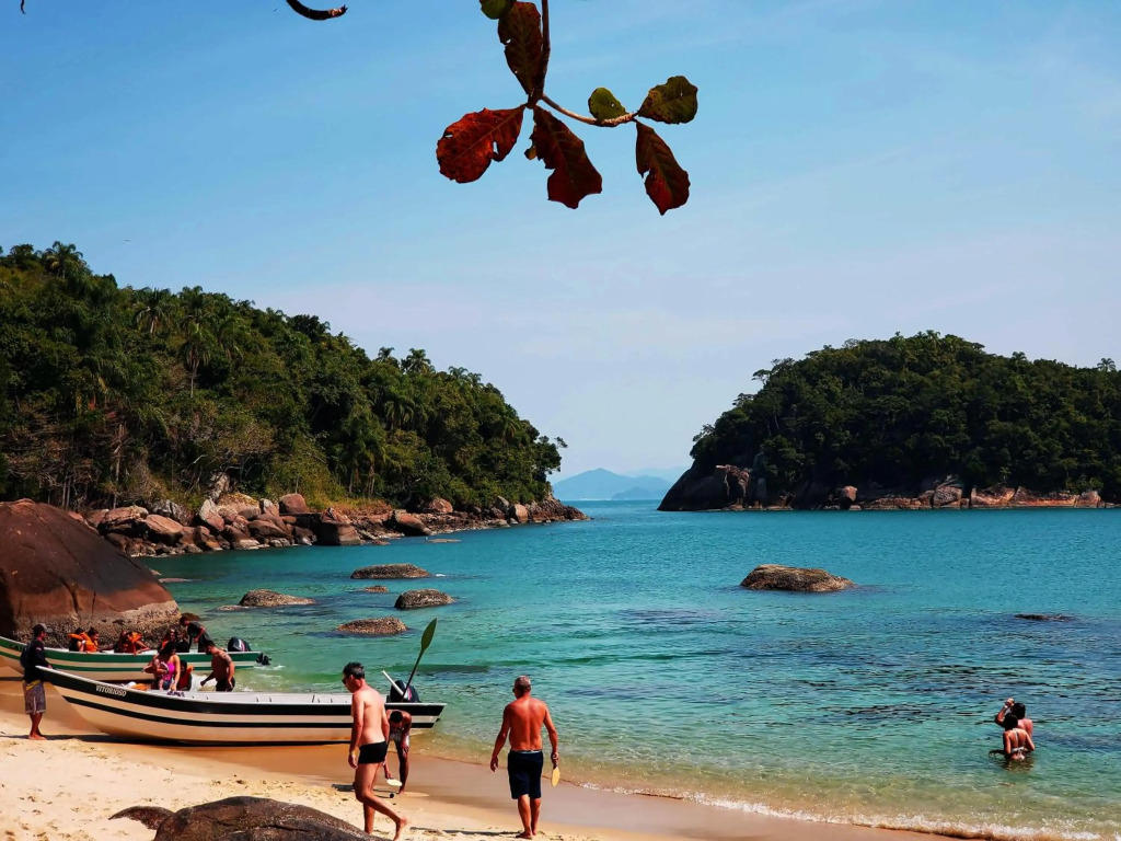 Residencial Picinguaba "Pé na Areia - 60m da Praia"