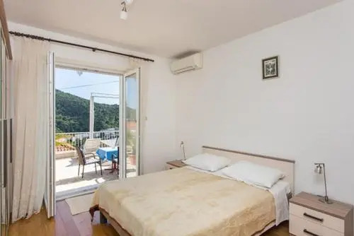 Apartment and Rooms Zora