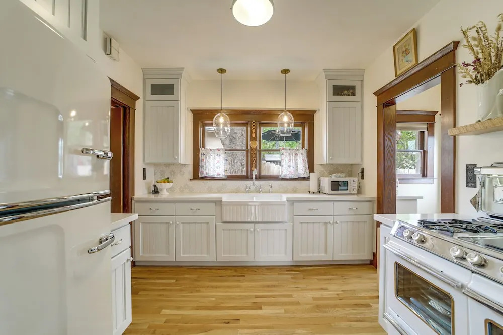 3 Blocks to Plaza! Historic Prescott Gem w/ Grill