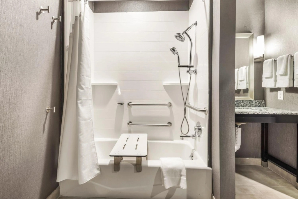 Holiday Inn & Suites Silicon Valley - Milpitas by IHG
