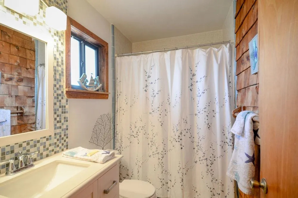 6007 S. Atlantic Avenue Home - 3Br Home