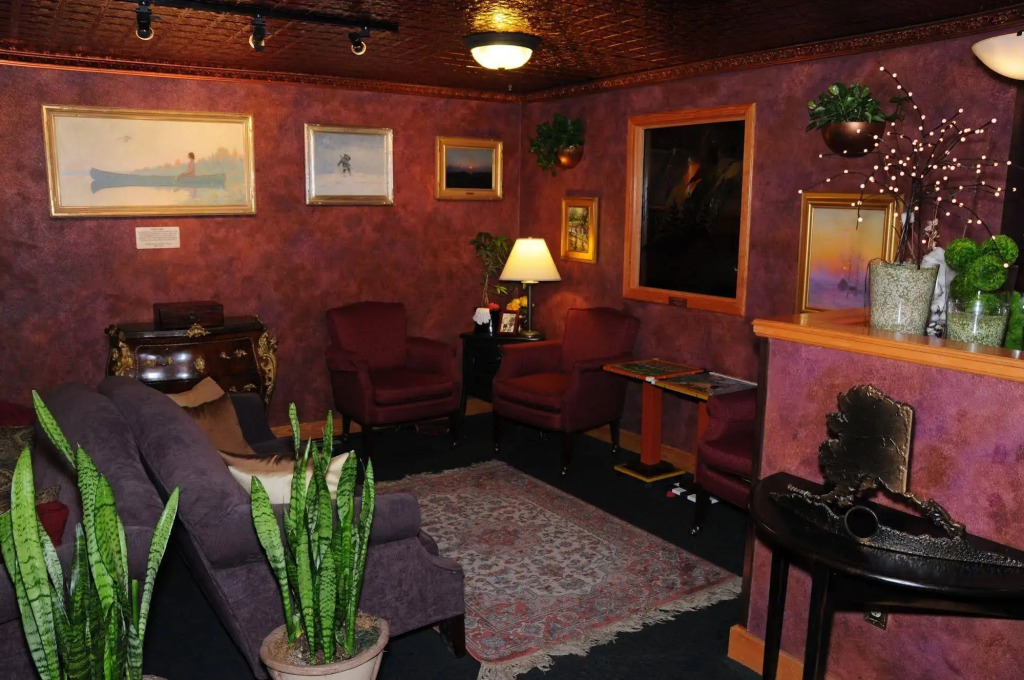 Pikes Waterfront Lodge