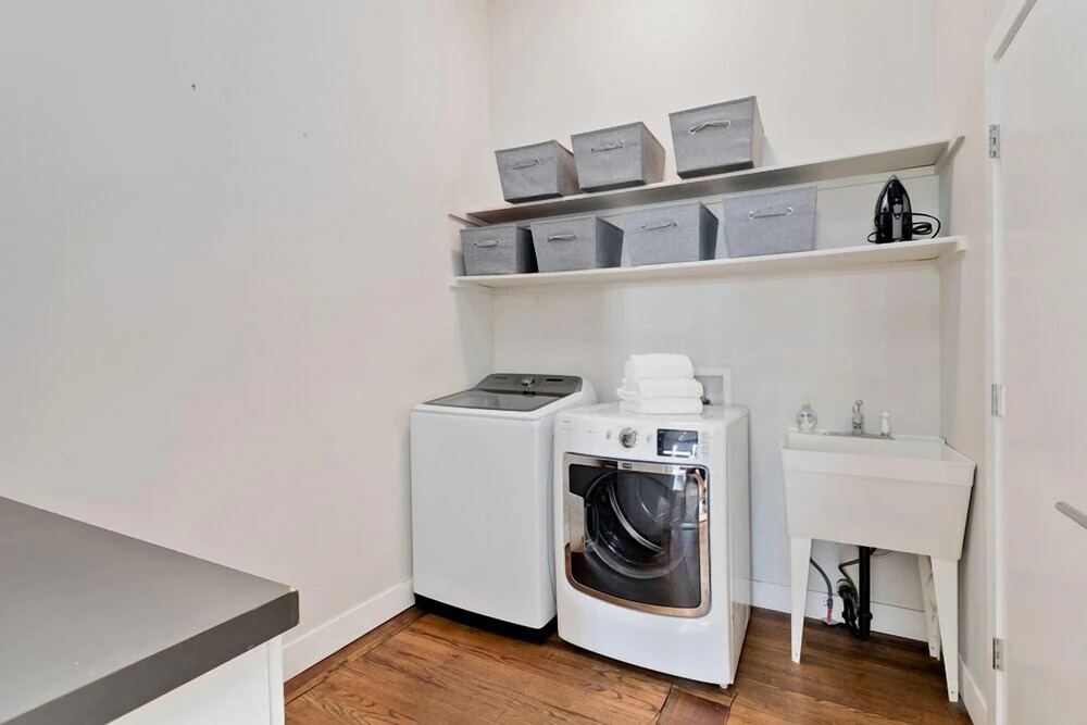 THE PENTHOUSE loft in the heart of Old Town!