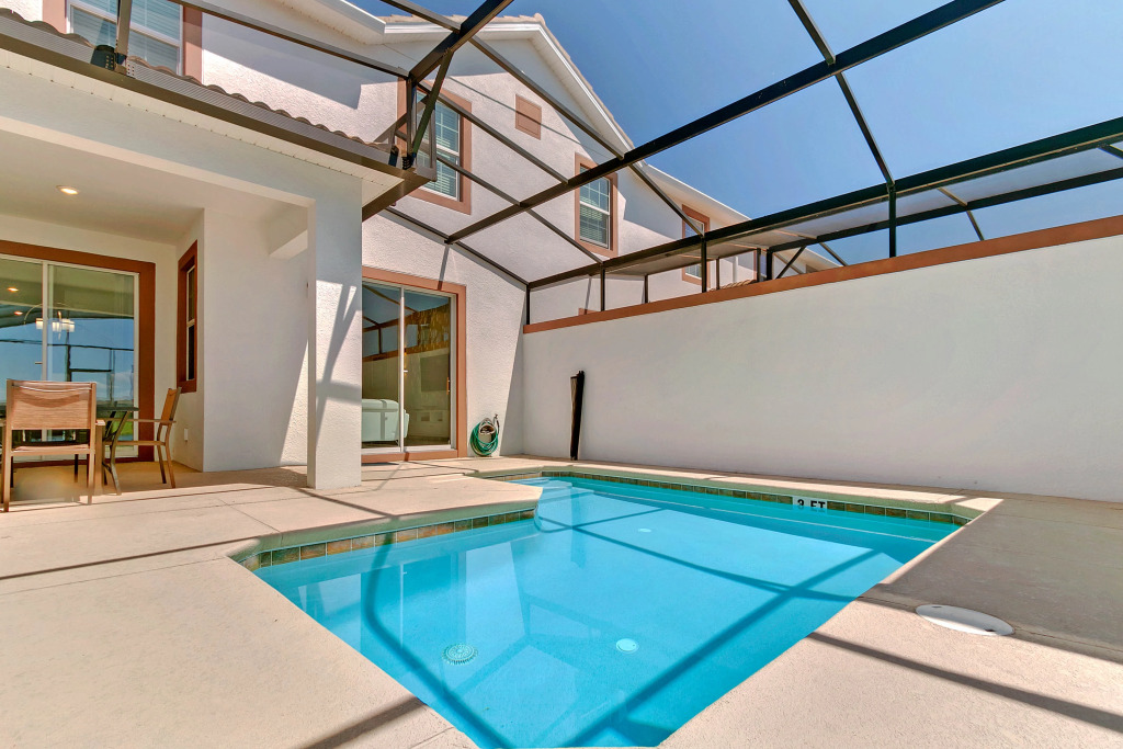 4 Bedrooms 3 Bathrooms Storey Lake 4863 Rc