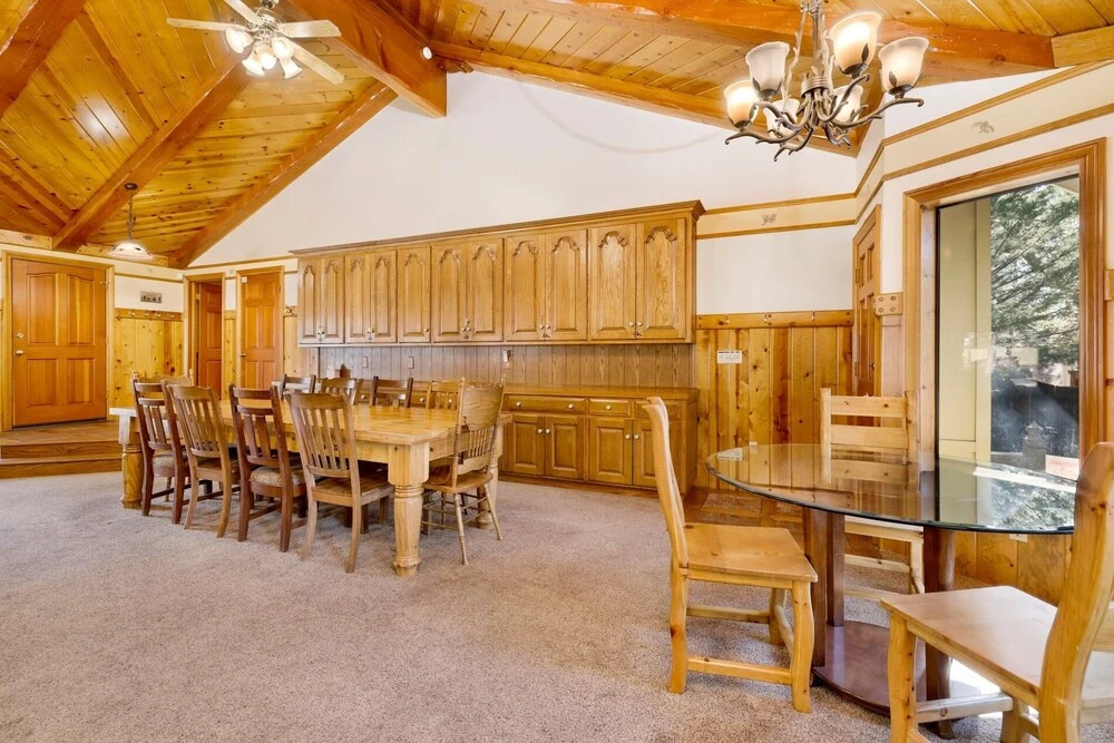 2030-bearfoot Lodge 5 Bedroom Home by RedAwning
