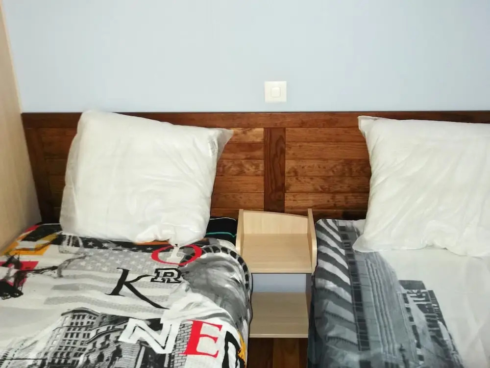 Cosy, 2-bedroom Mobile Home With a Furnished Terrace and Serene Garden