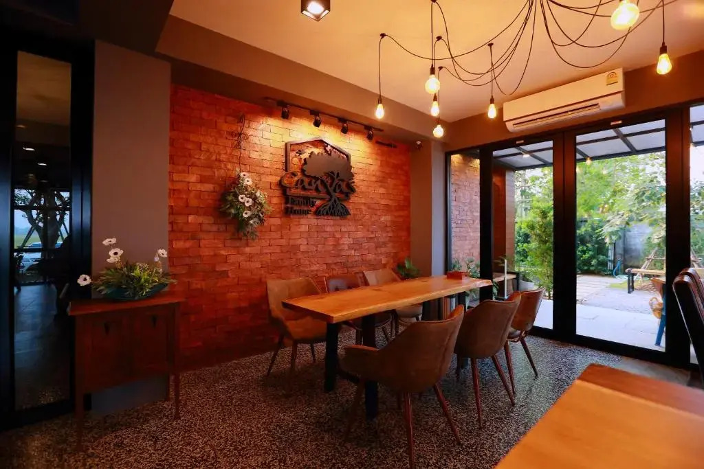 Canvas Family Home