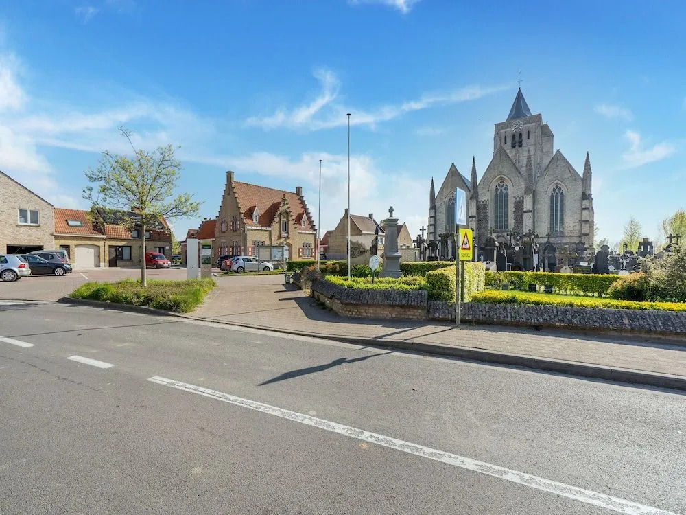 Farmhouse in Beveren near Beach & Garden