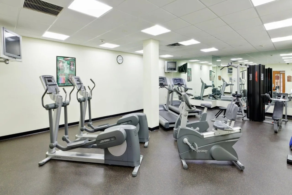 Holiday Inn Express & Suites Riverhead - Long Island by IHG