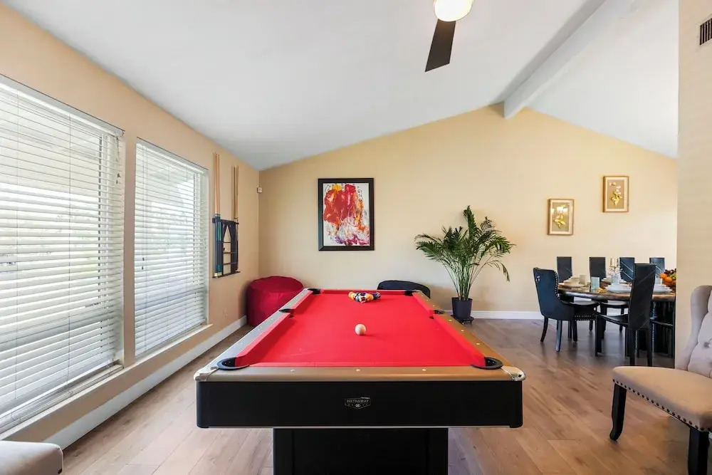 6 Beds 3 Baths Pool BBQ Near the Strip