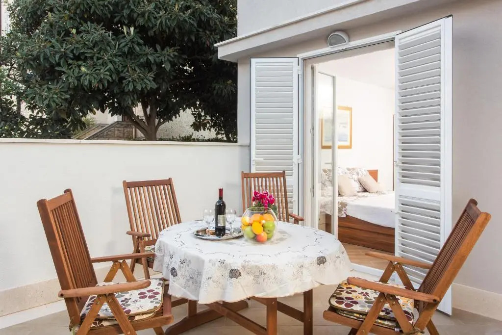 Apartments Gravosa