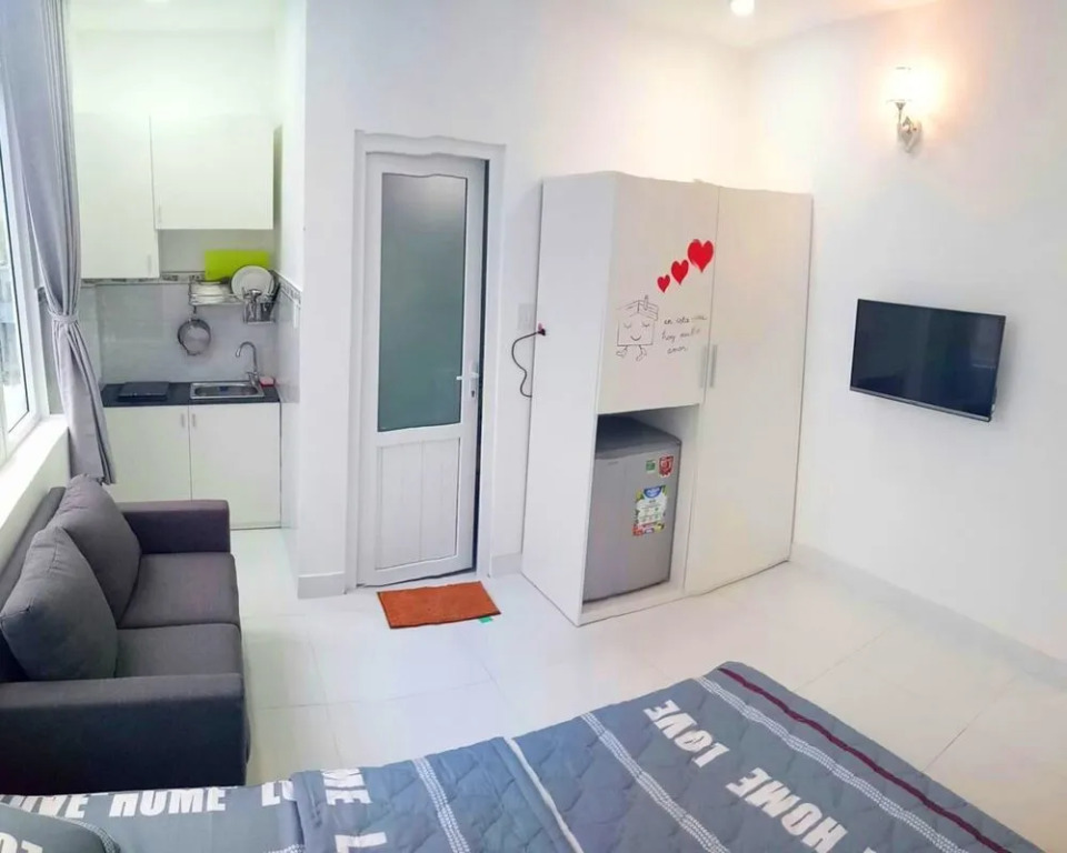 Smiley Apartment 9