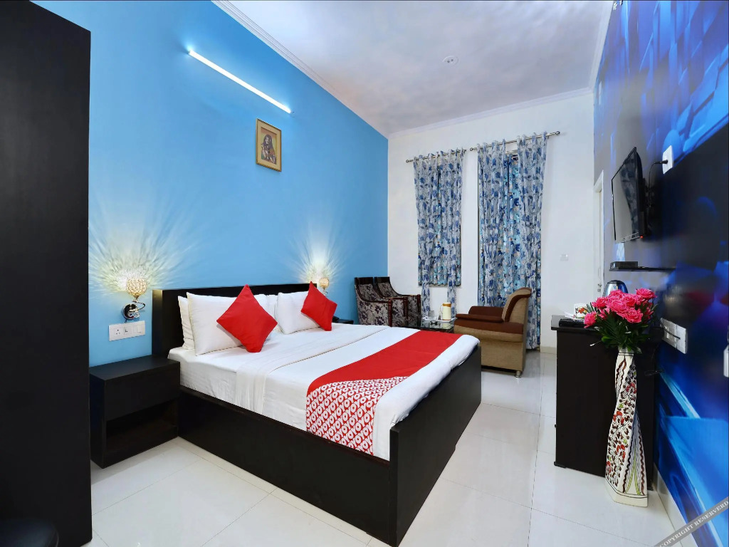 OYO 13083 Hotel Lovely Inn