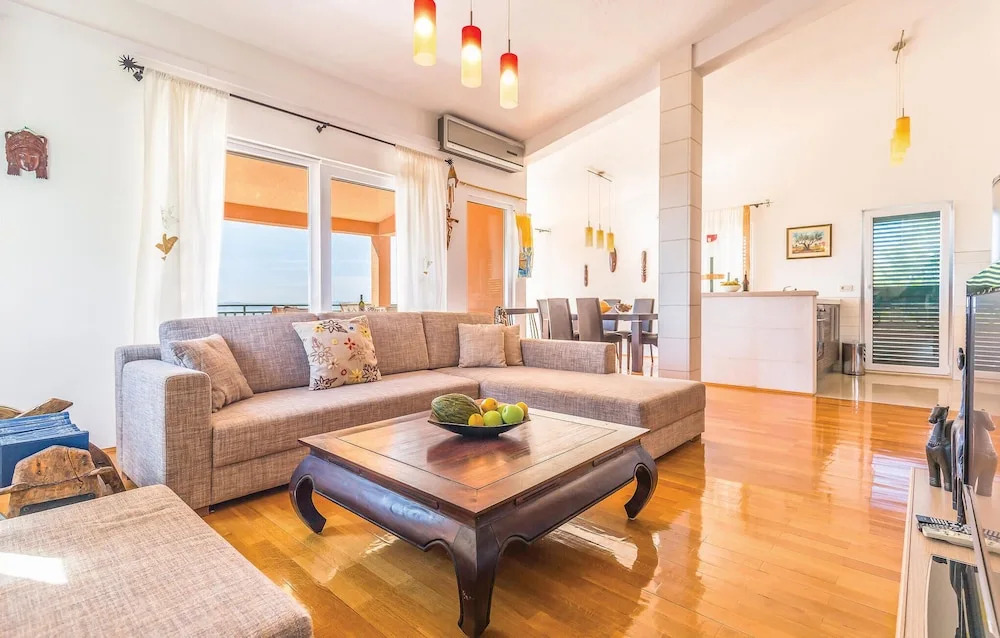 Beautiful Apartment in Makarska With 1 Bedrooms and Wifi