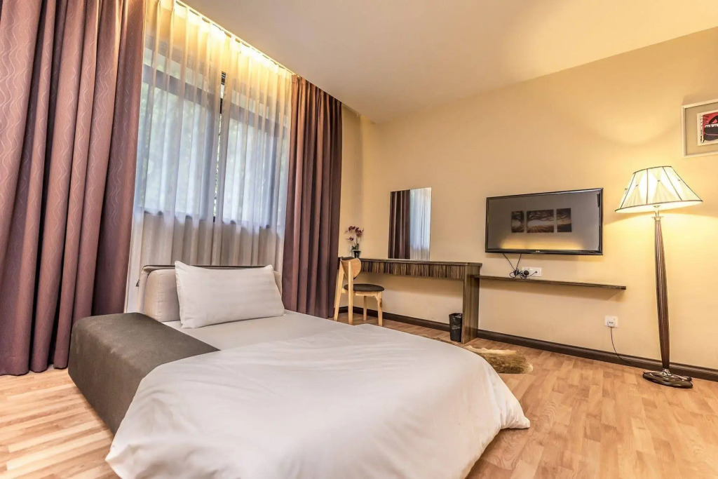 Little Gaya Hotel
