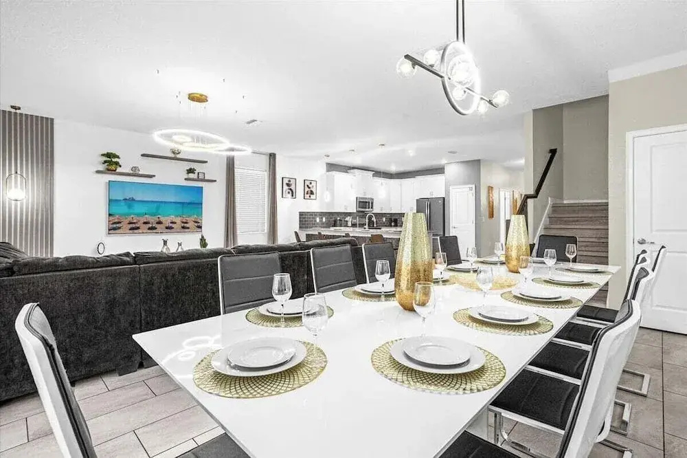 9052SD Newly Furnished 9BR Villa Steps from Clubhouse