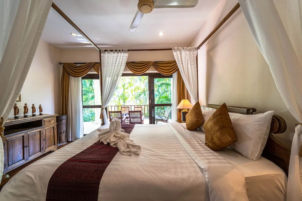 Cozy 3 Bedroom Pool Villa Close to Town - CV3L