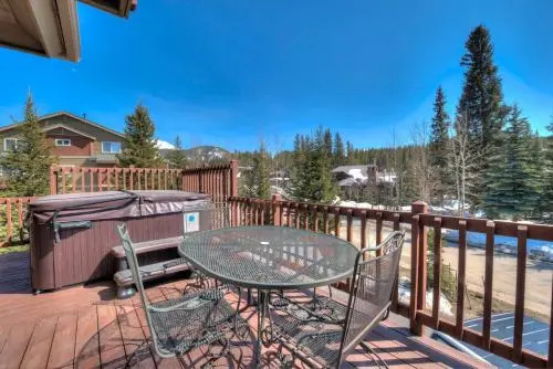 River Park Lodge: A Getaway with a Gorgeous View!