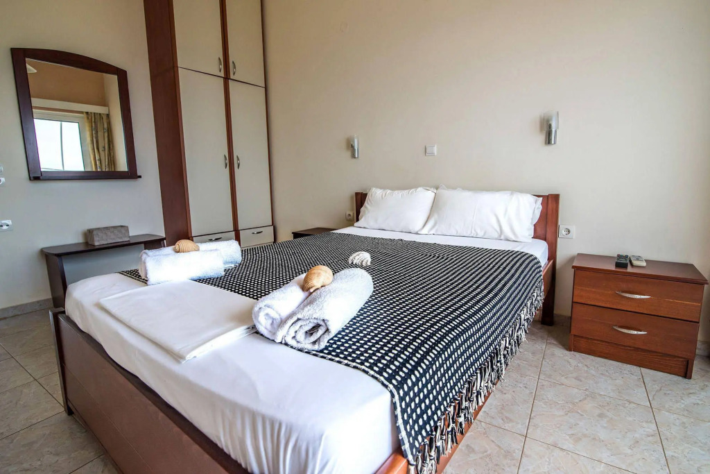 Faros Apartments
